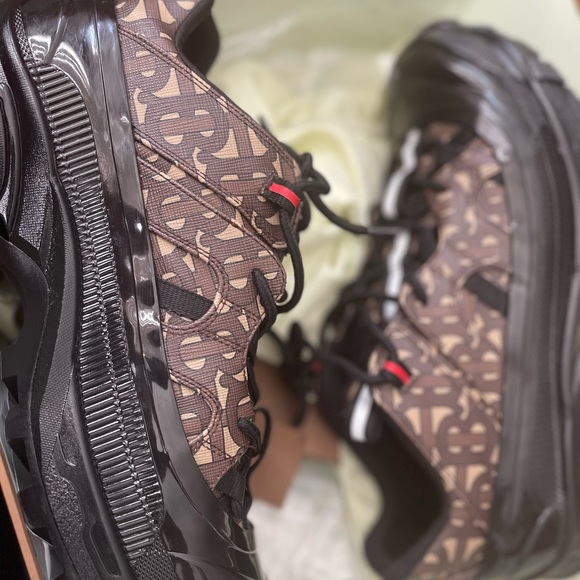 Burberry Size 9 Retro 1s Size 8.5 Dunks 8.5 - Picture 2 of 3